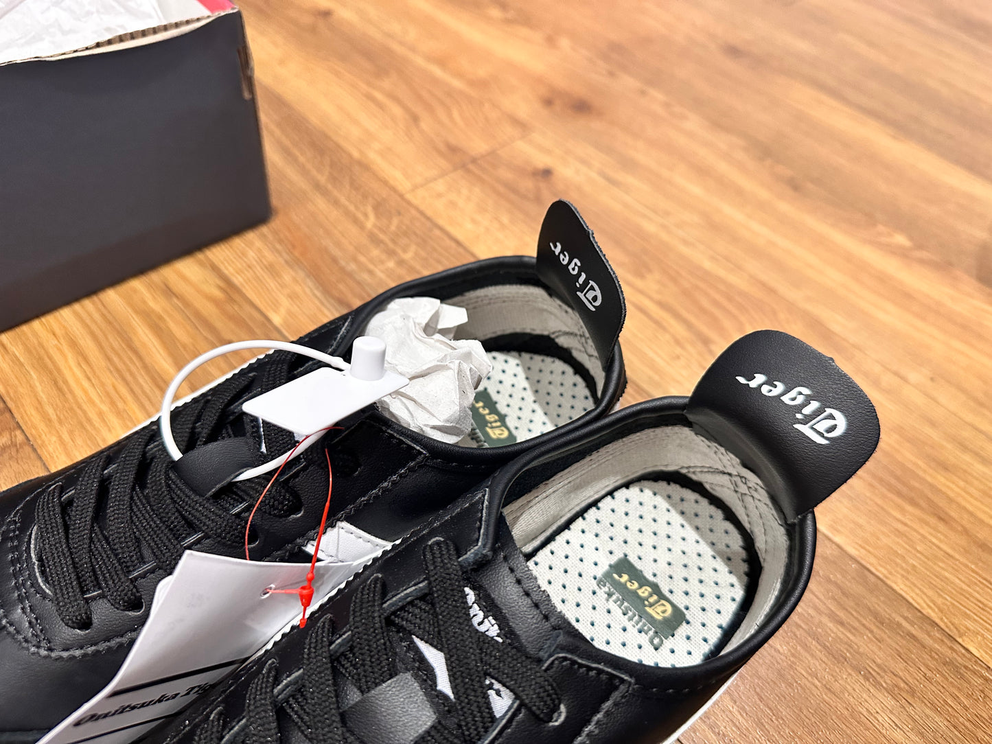 *PRE-ORDER* Onitsuka Tiger Mexico 66 • Size 5.5 • Black with White Stripes